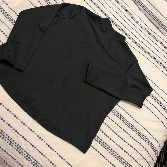 Black Nike 1/4 zip top - Picture 4 of 6